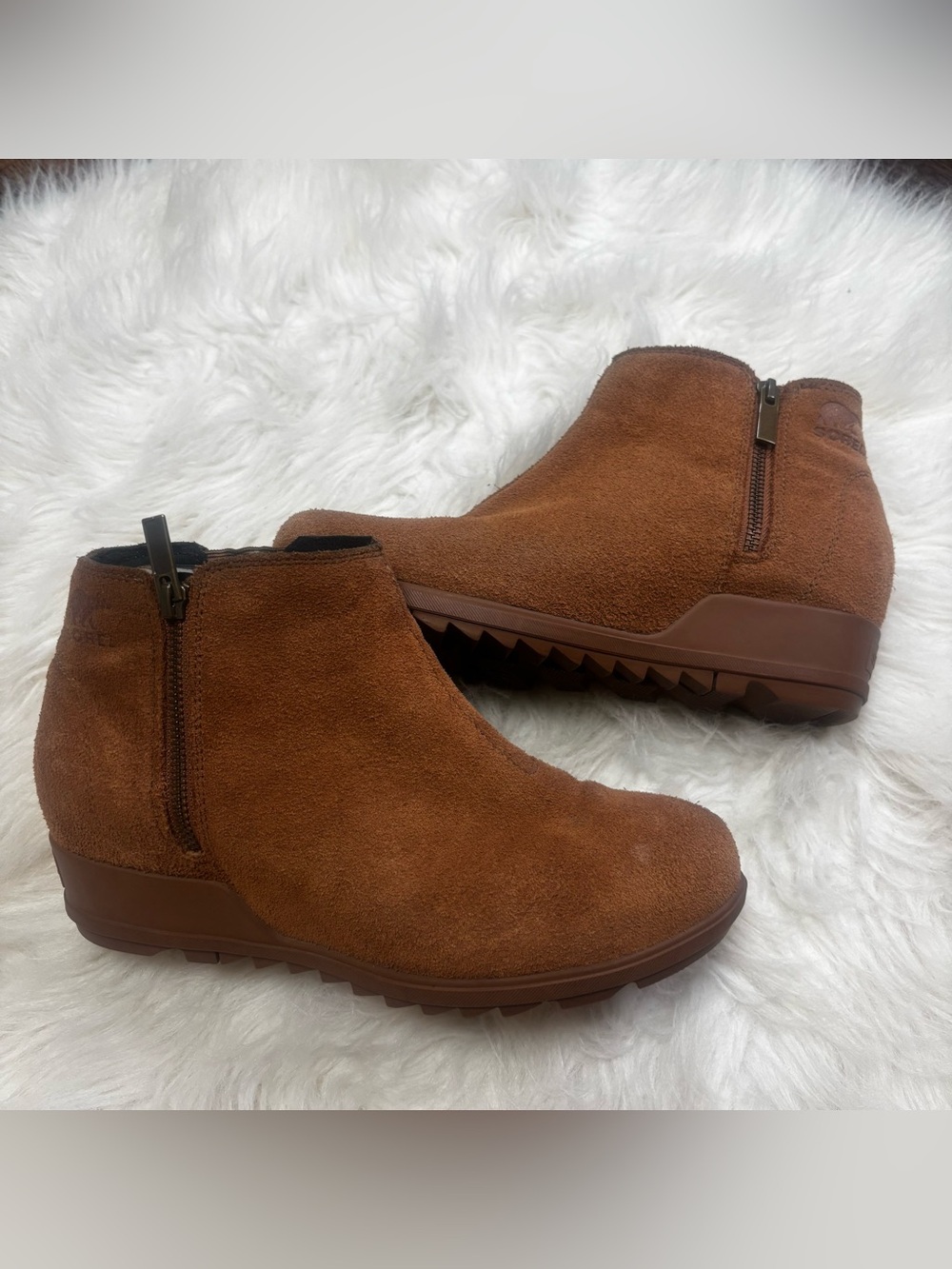 Sorel “Elvie” Chestnut Brown Leather Zip Wedge Ankle Booties size Women’s 10